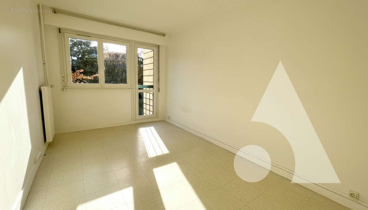 Appartement f3 avec cave et parking privé fermé - photo 5