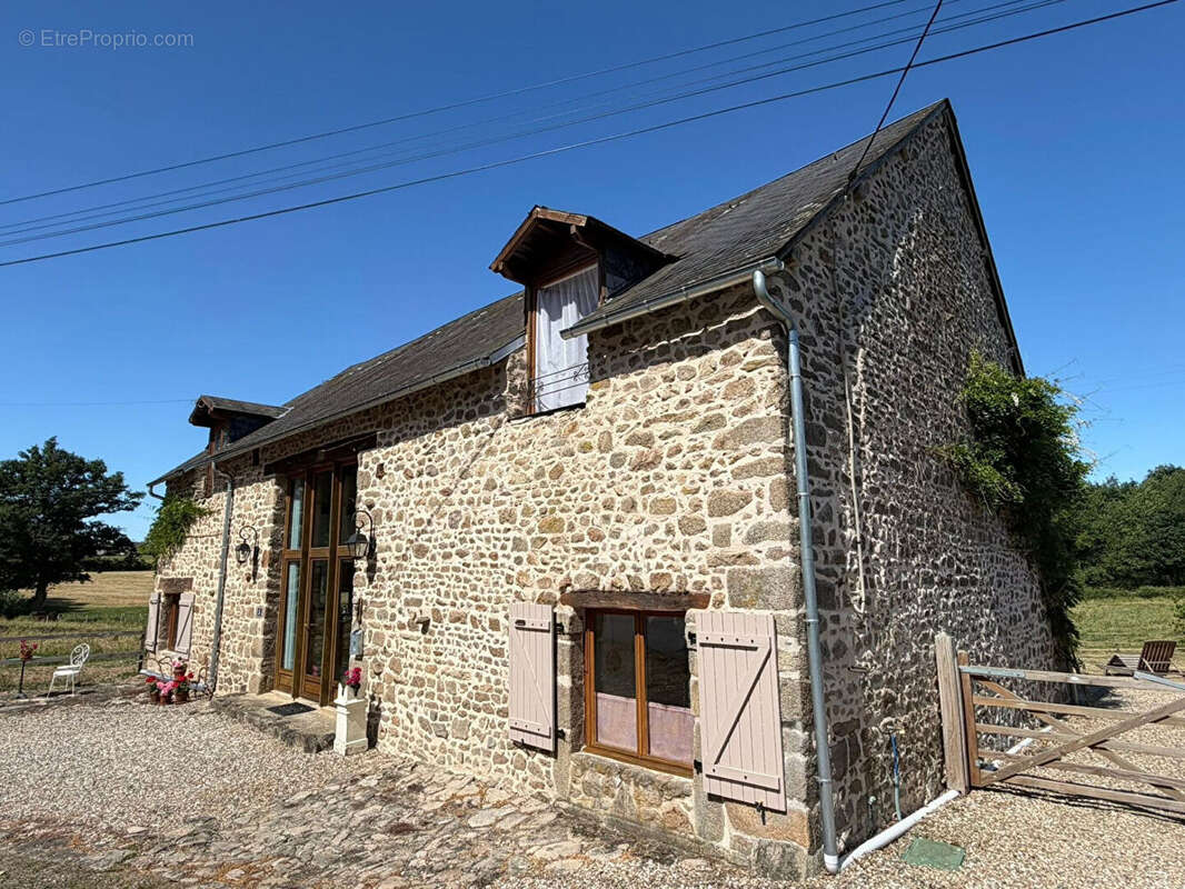 CREUSE - Grange de charme avec prairie aux portes de La Souterraine - photo 17