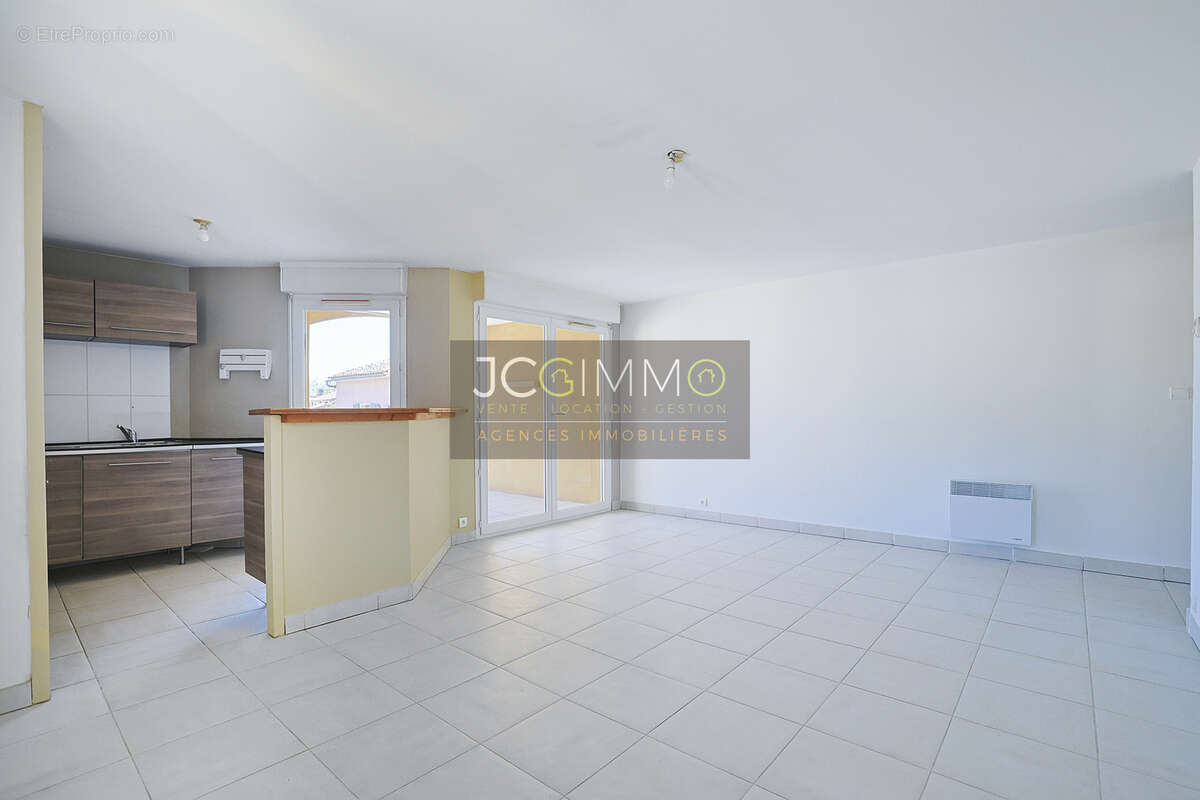 Appartement à PUGET-VILLE
