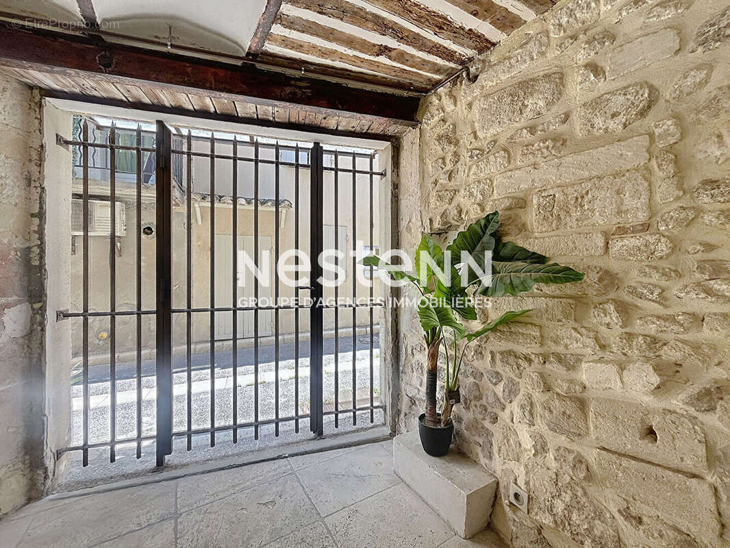 Immeuble à vendre à Saint-Rémy-de-Provence avec local commercial, appartement de 198 m², terrasse et cave - photo 7