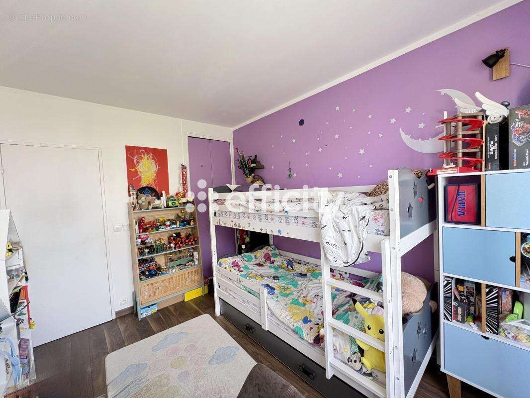 Appartement à COURBEVOIE