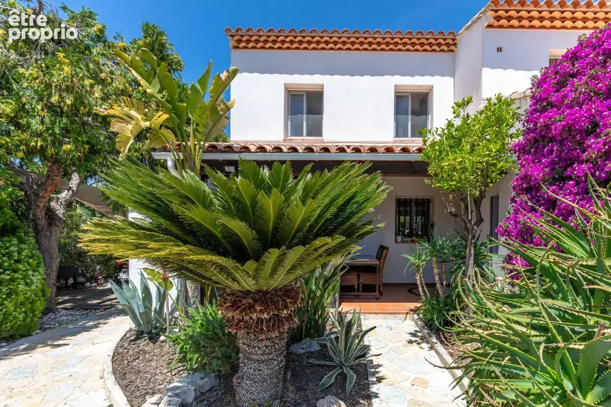 Maison de charme rénovée avec piscine chauffée et jardin à vendre a sanary-sur-mer - photo 2