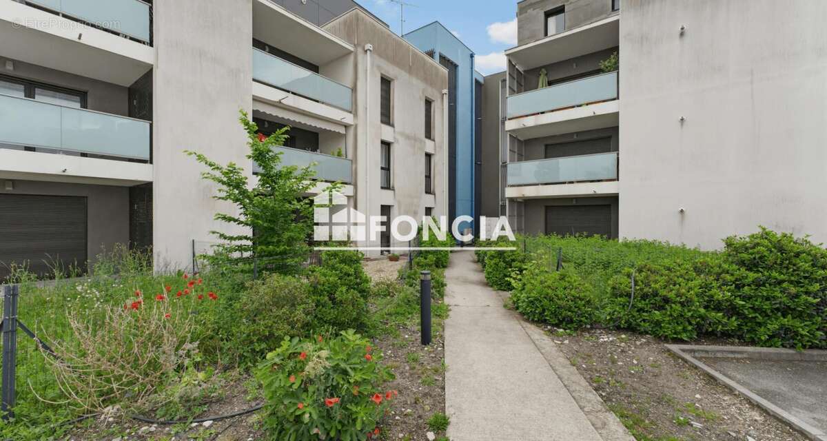 Appartement à PAREMPUYRE