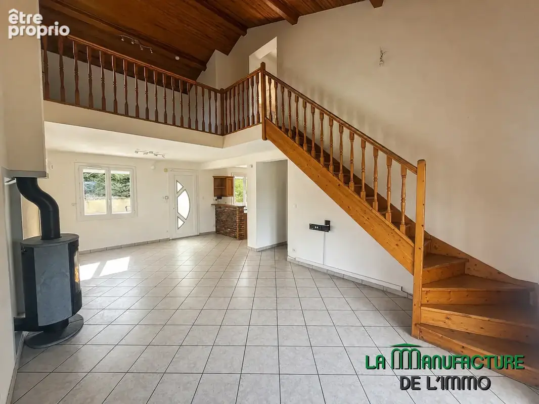 Maison de type F5/F6 avec piscine et belle vue sur terrain de 920 m2 / aurec-sur-Loire - photo 6
