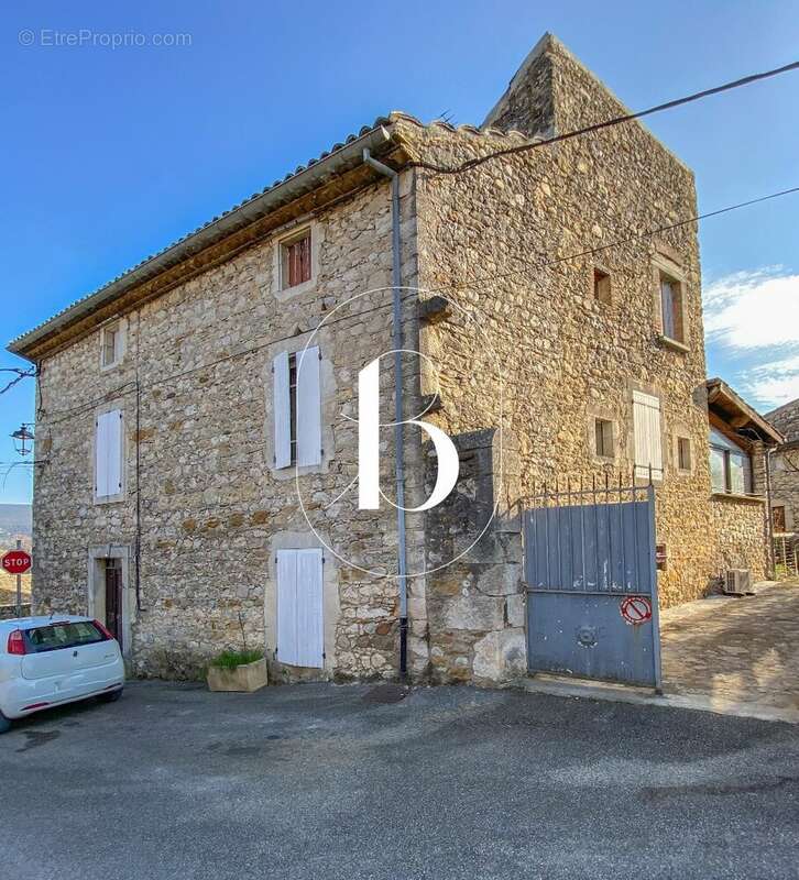 Appartement à VALLON-PONT-D'ARC