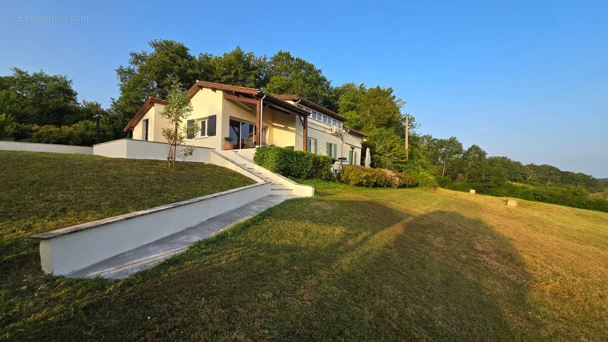 Maison à SAINTE-MAURE-DE-PEYRIAC