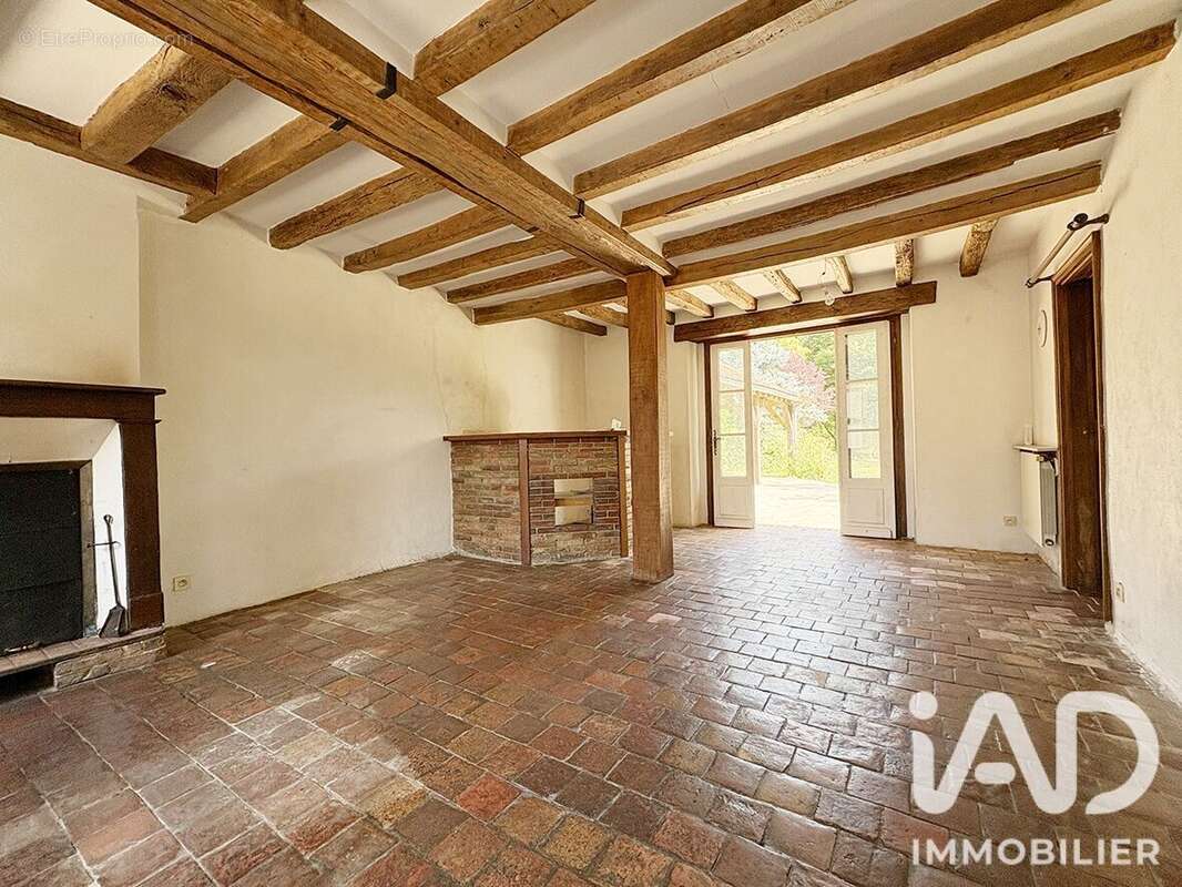 Maison 135 m² à Fontaines  - photo 4