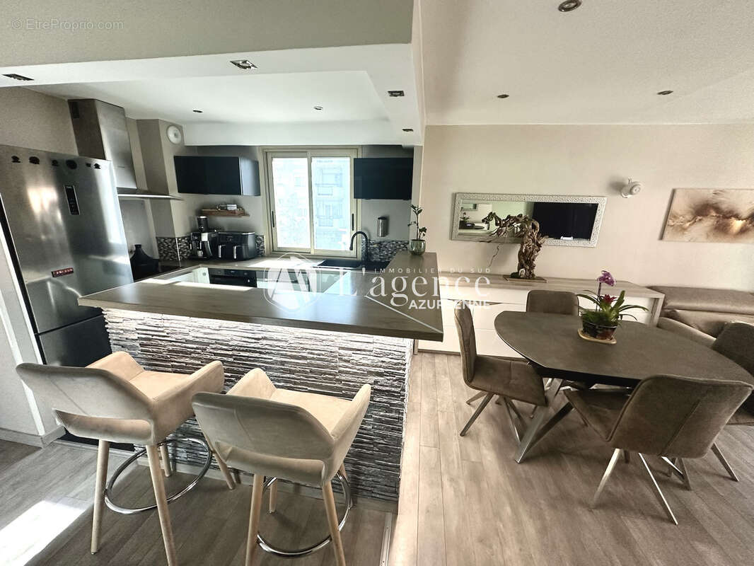 Appartement à SAINT-LAURENT-DU-VAR