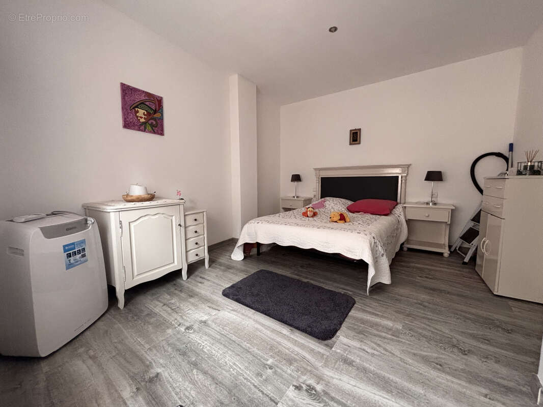 Maison à SAINT-LAURENT-DE-LA-SALANQUE