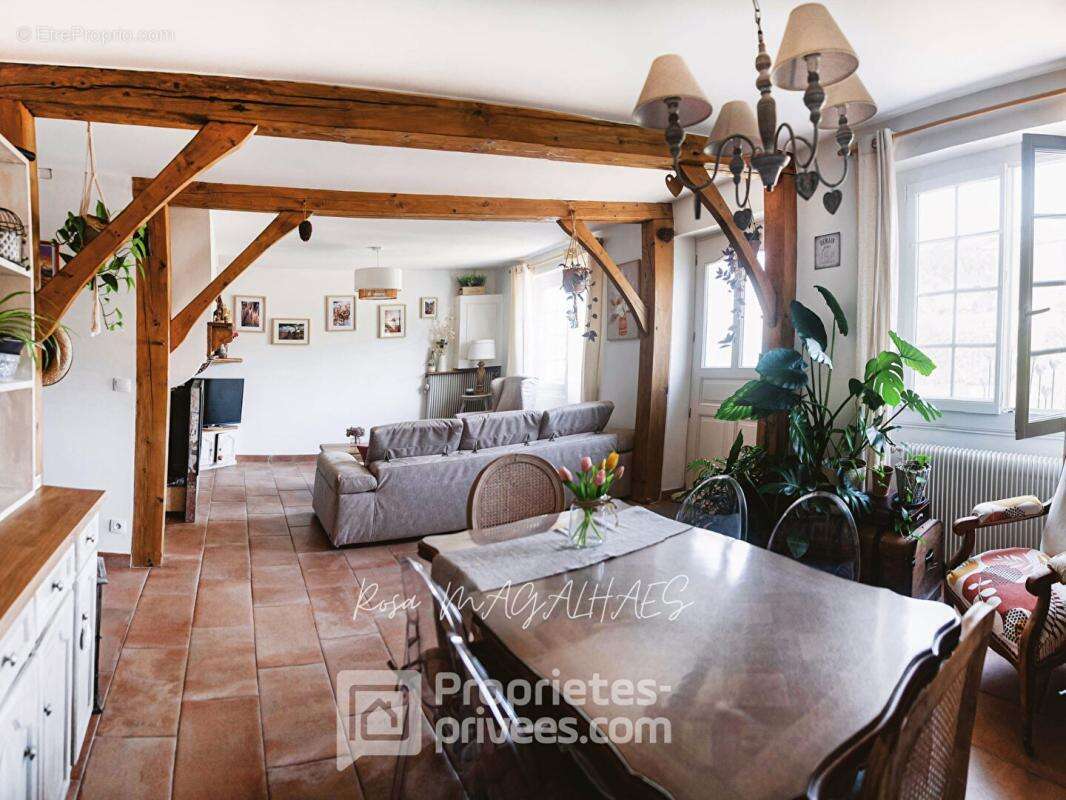 Une propriété aux multiples possibilités, alliant confort, charme et potentiel - photo 3