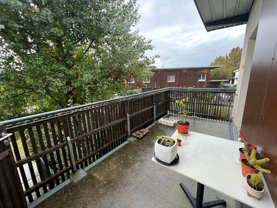 Appartement à SAINT-JEAN-D'ILLAC