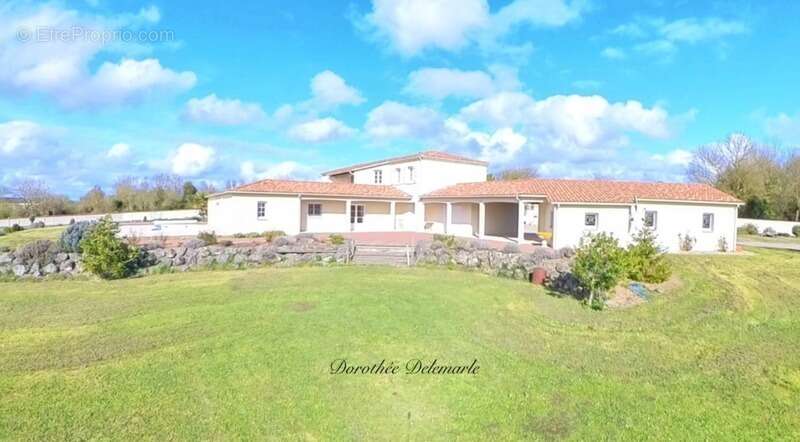 Maison à SAINT-DENIS-DU-PIN