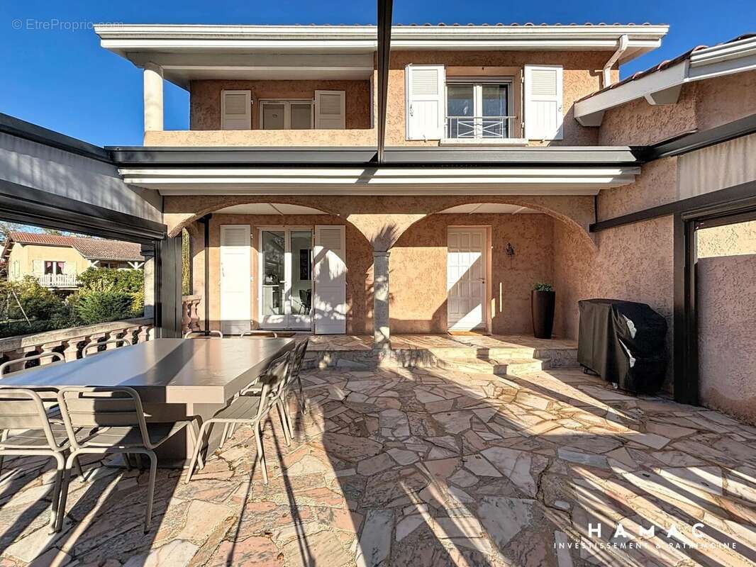 Maison à GREZIEU-LA-VARENNE