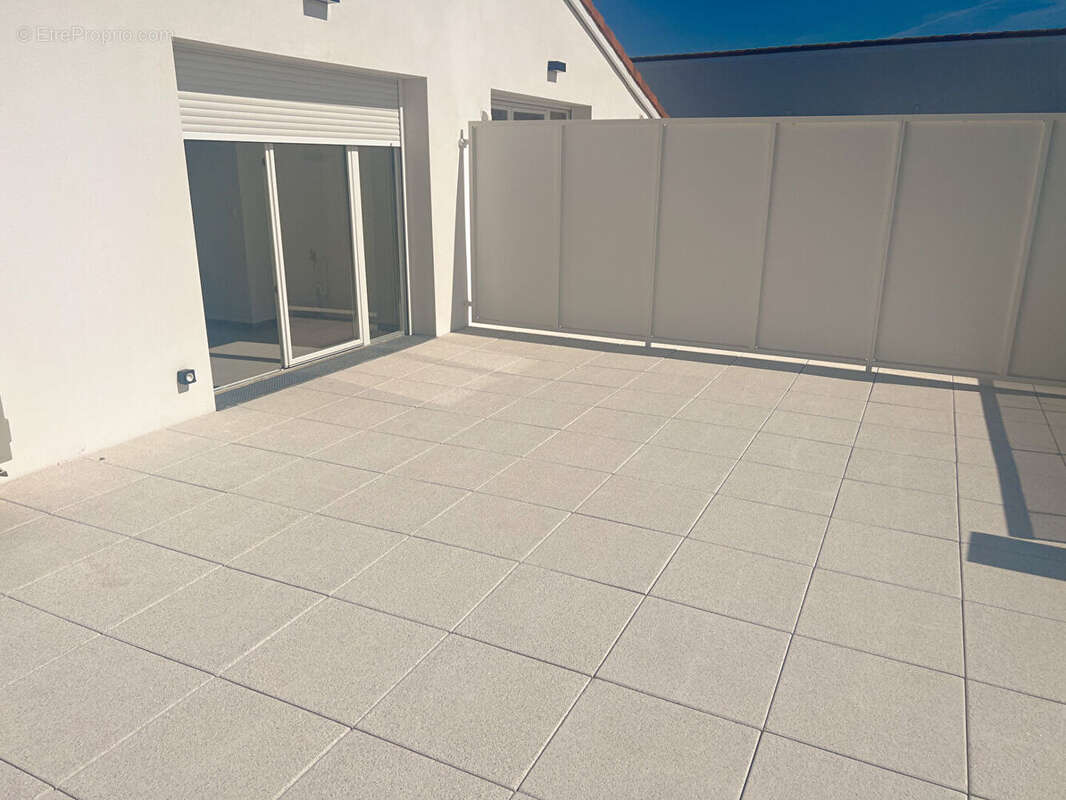 Appartement à PINS-JUSTARET