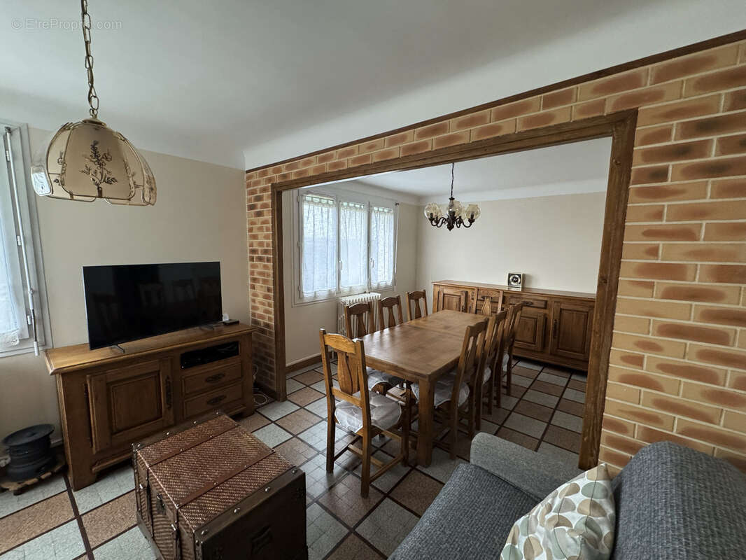 Maison à LE THILLAY
