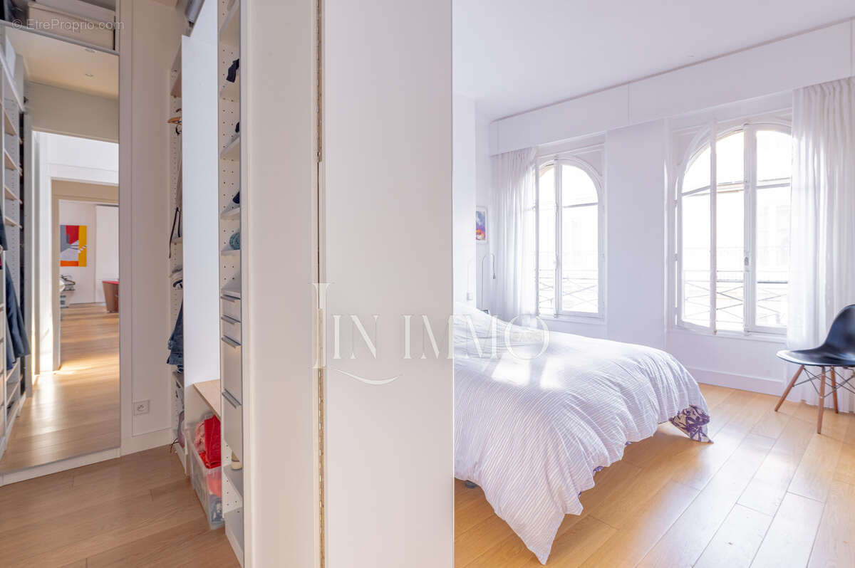 Appartement à PARIS-16E