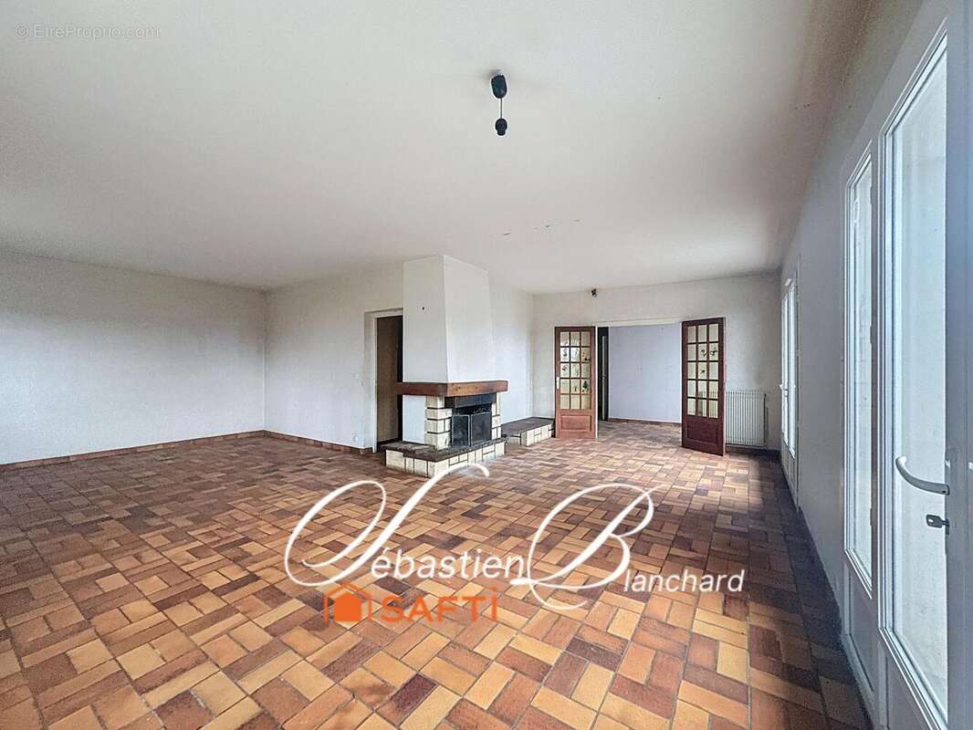 Maison 226 m² à Chanay  - photo 3