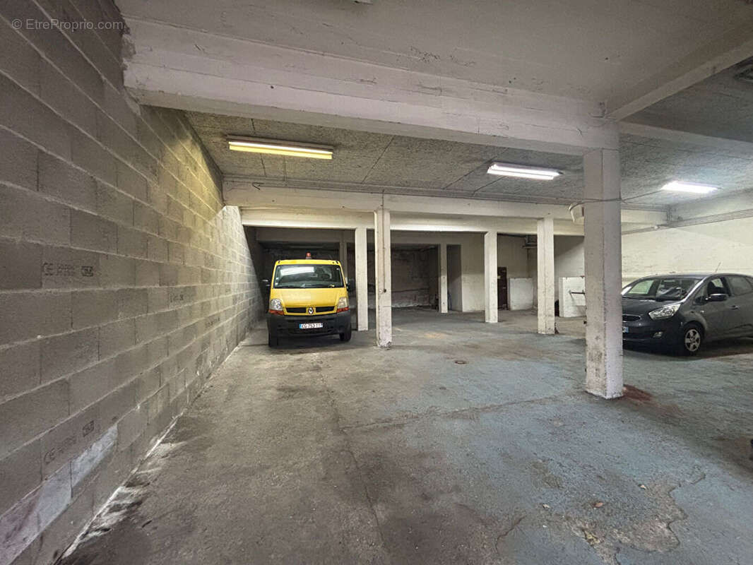 Dépot Saint Etienne 250 m2 - photo 3