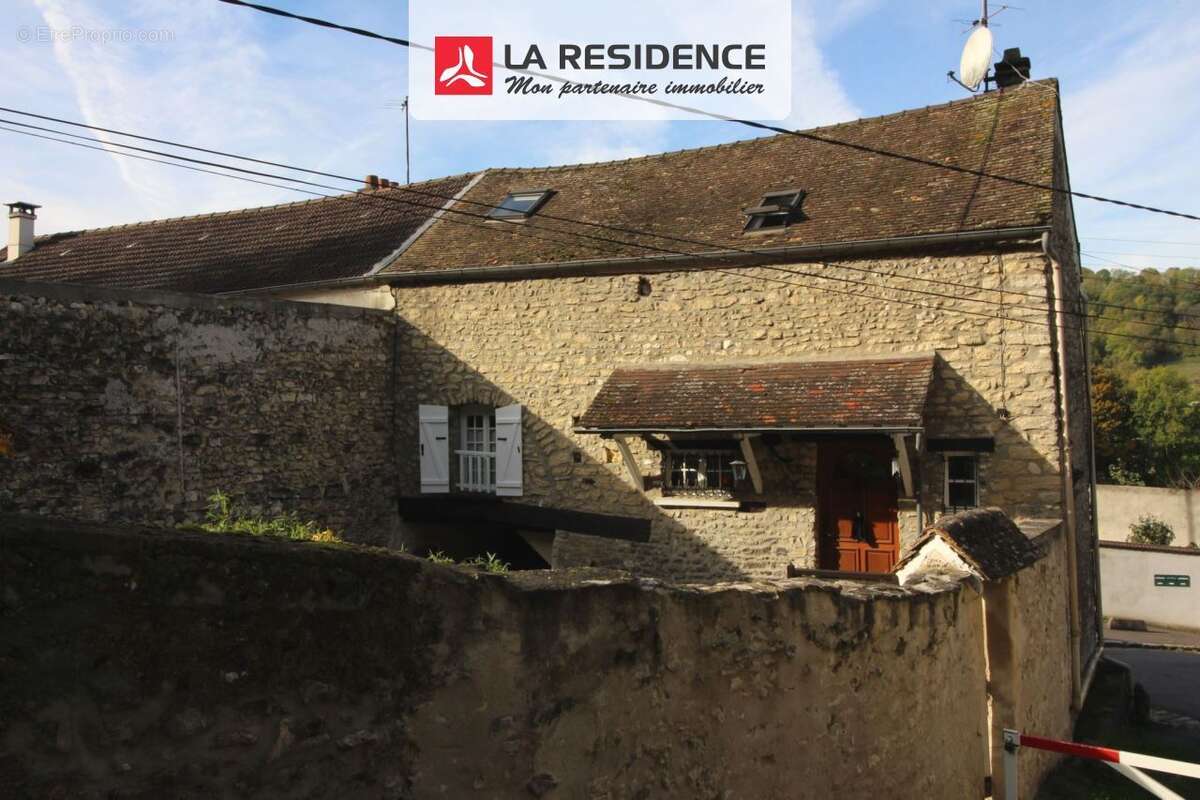 Maison à AUFFREVILLE-BRASSEUIL
