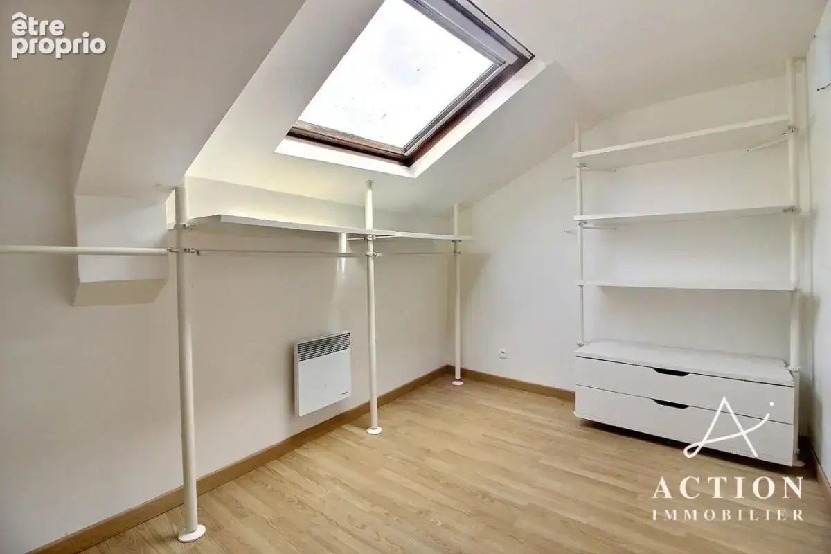Maison individuelle  de 120m² cachée de la rue – Emplacement idéal - garage 3 véhicules - Lille Centre - photo 7