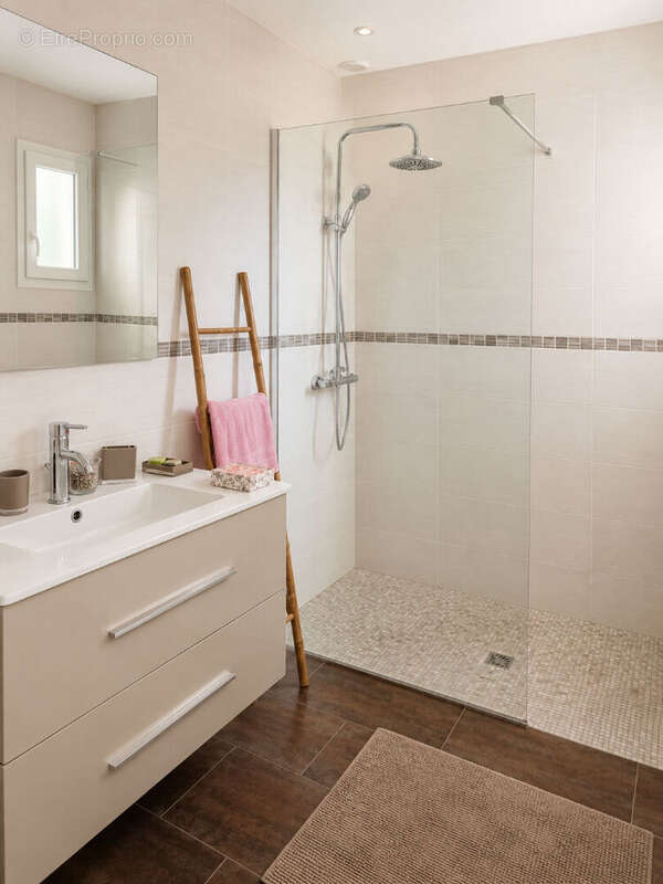 Maison contemporaine 4 pièces à vendre à Blaignan Prignac - photo 9