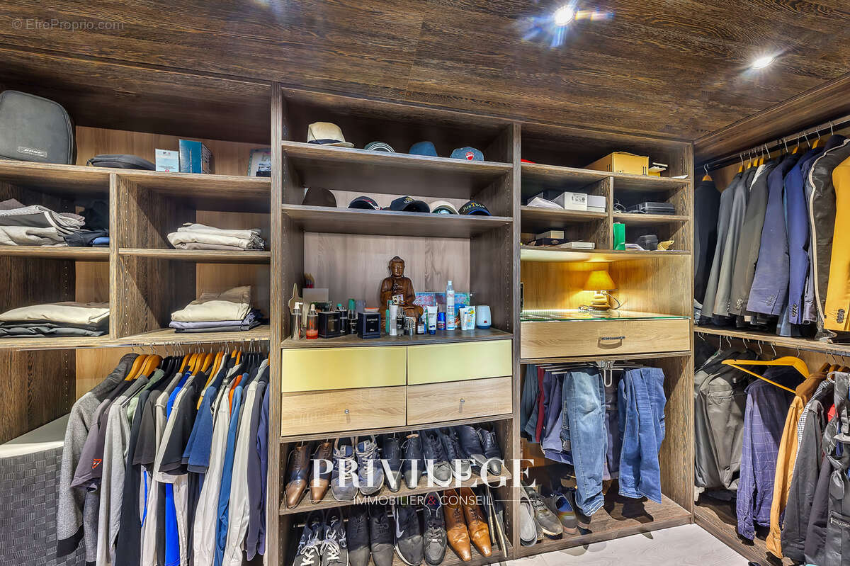 Appartement à SAINT-LAURENT-DU-VAR