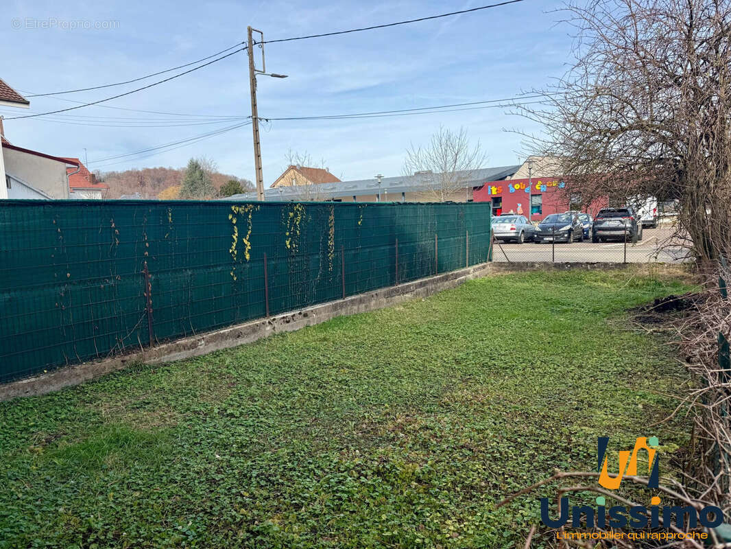 Appartement à COLOMBIER-FONTAINE