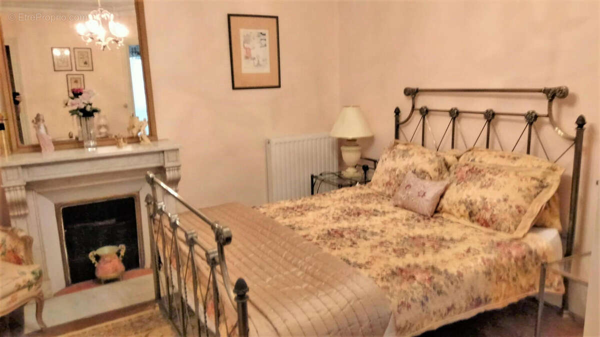CHAMBRE - Maison à AIGRE