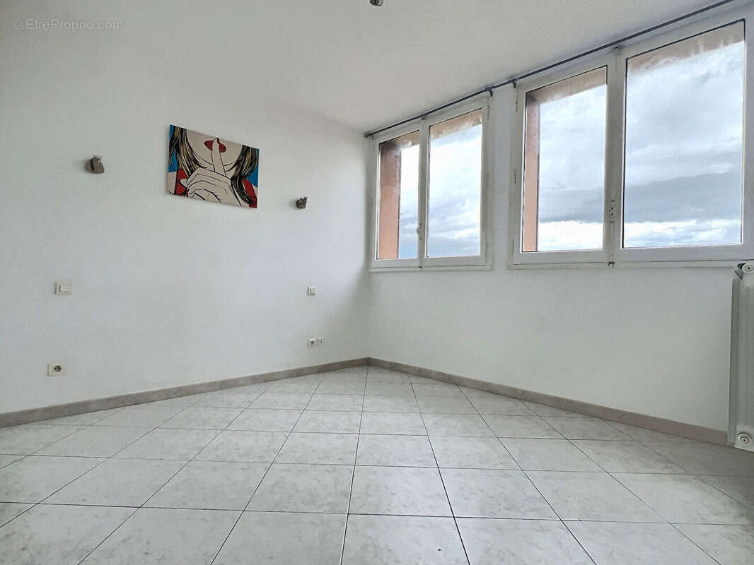 Appartement à MARSEILLE-5E