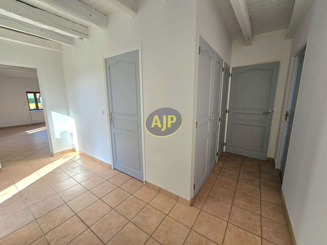 Maison à CONQUEREUIL