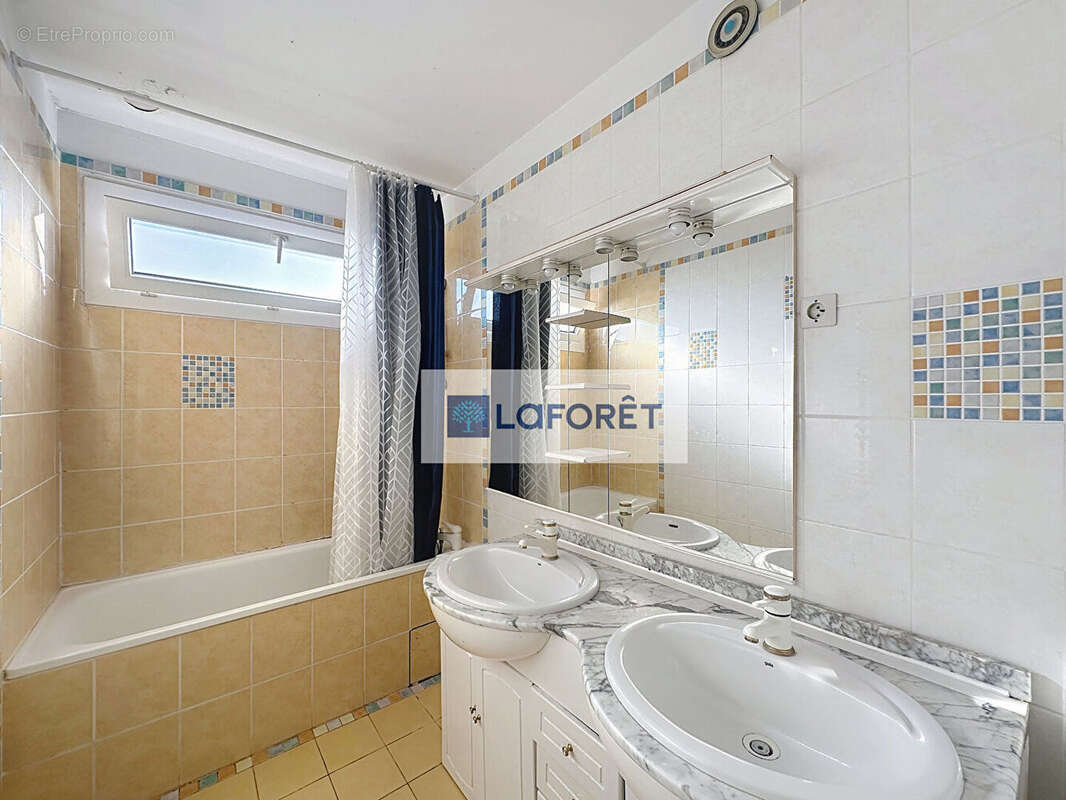 Appartement à SARTROUVILLE