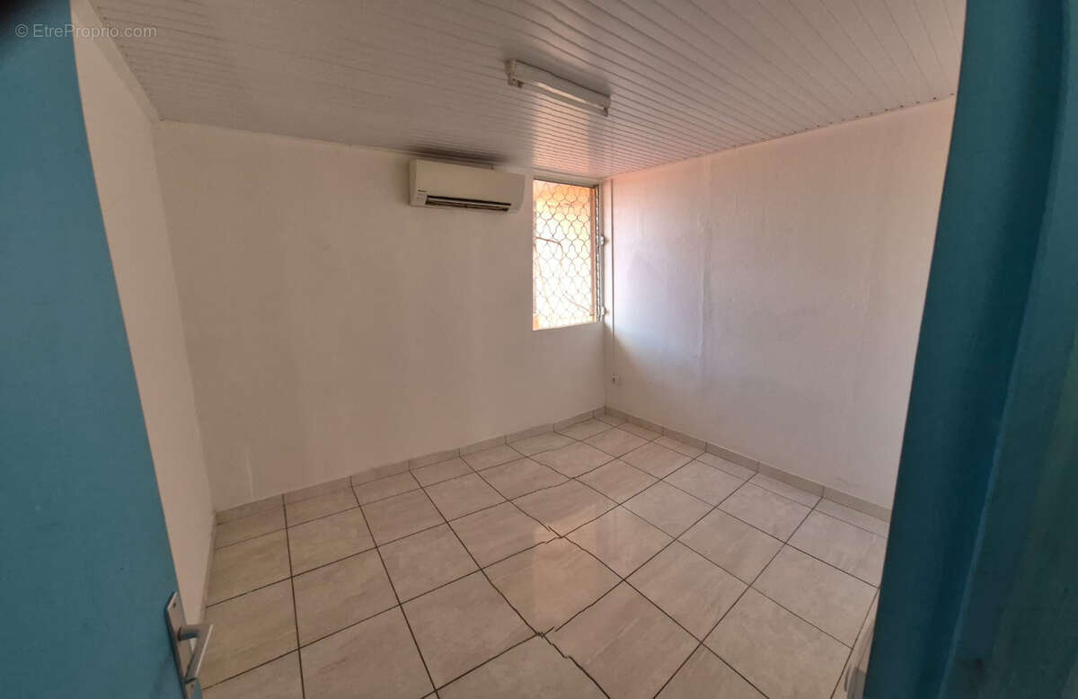 Maison individuelle composée de deux appartements - EN VENTE - photo 4