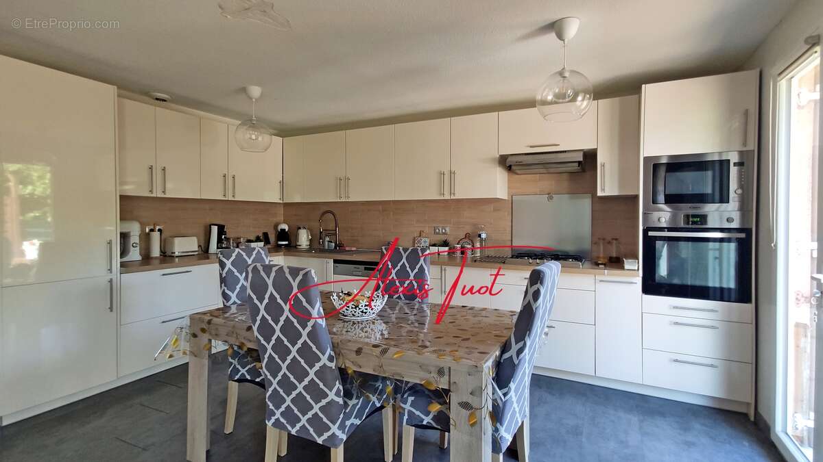 Maison à AMBARES-ET-LAGRAVE