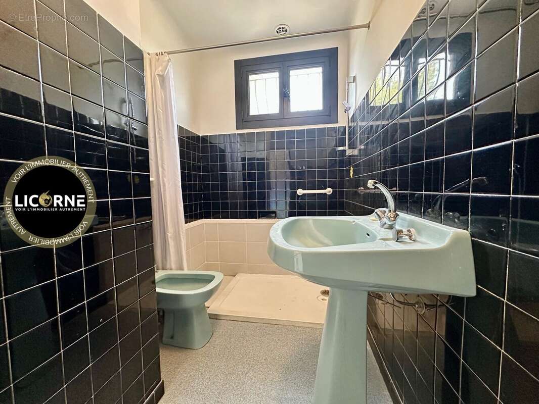 Maison à LE PUY-SAINTE-REPARADE