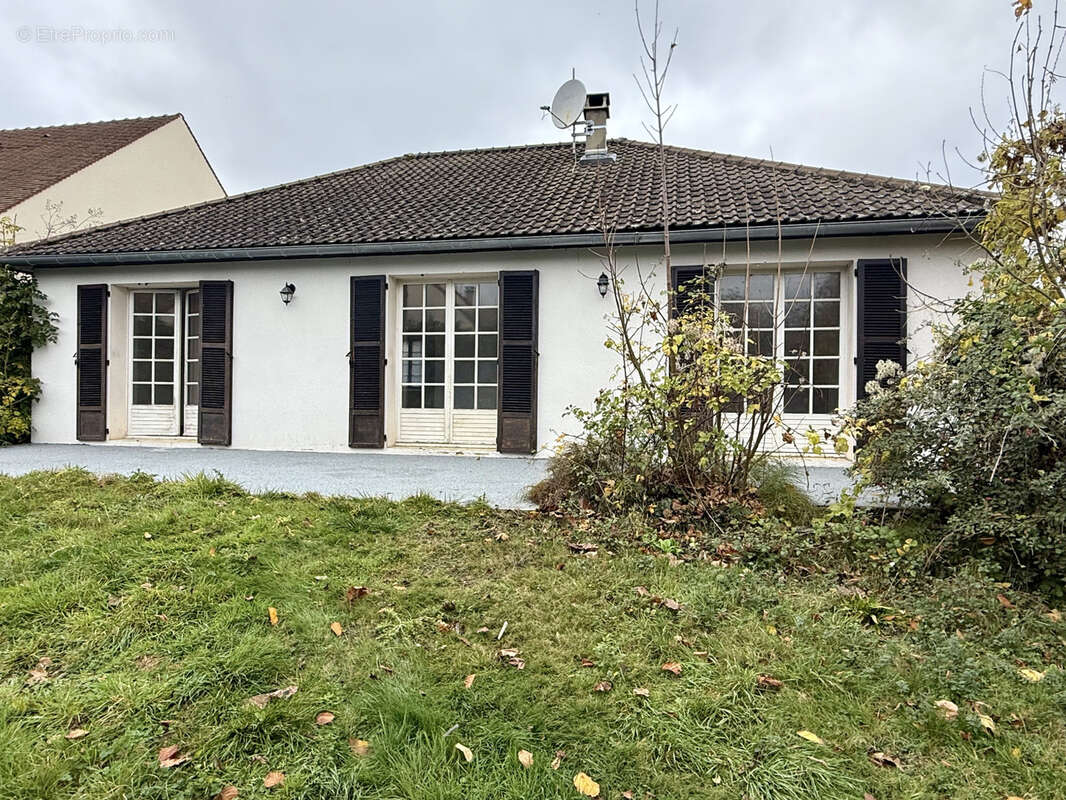 Maison à MORAINVILLIERS