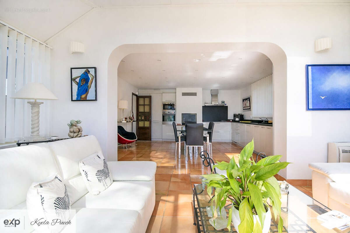 villa sur Rognes, proche du Luberon et Aix-en-Provence avec jardin, piscine et vue- Kyela Puech, exp luxury