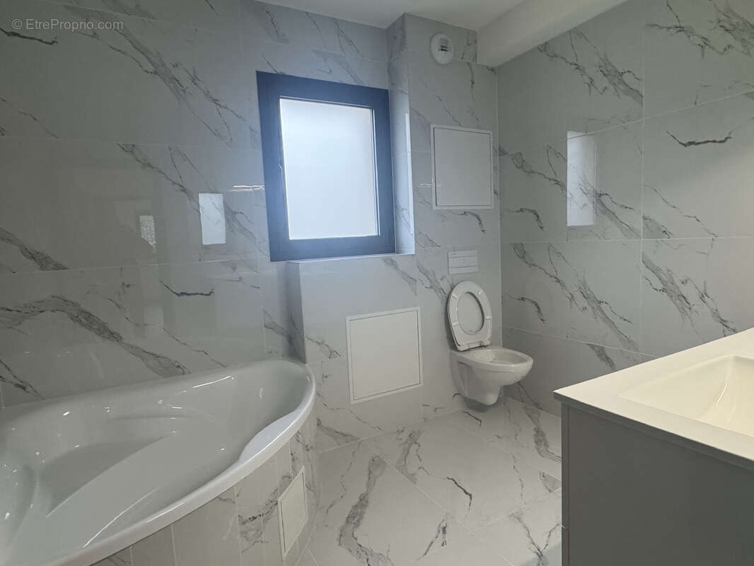 Maison à VETRAZ-MONTHOUX