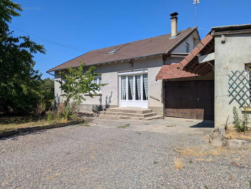 Maison à SAINT-SULPICE-LES-FEUILLES