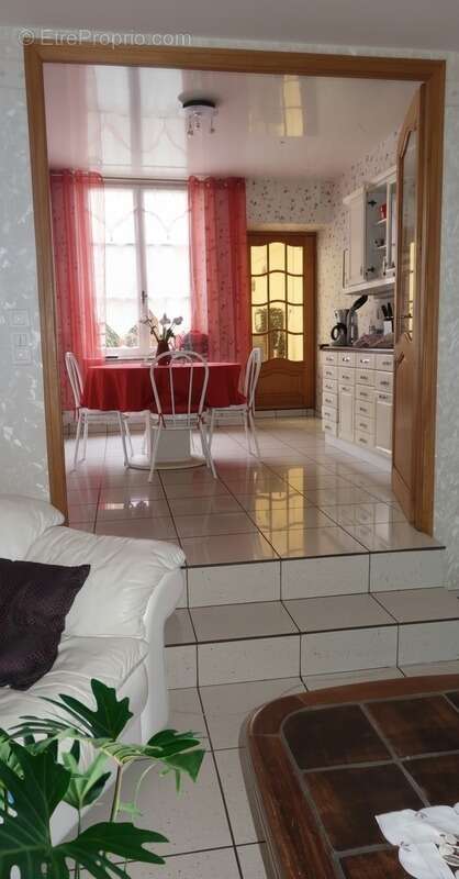 Maison à MIRECOURT