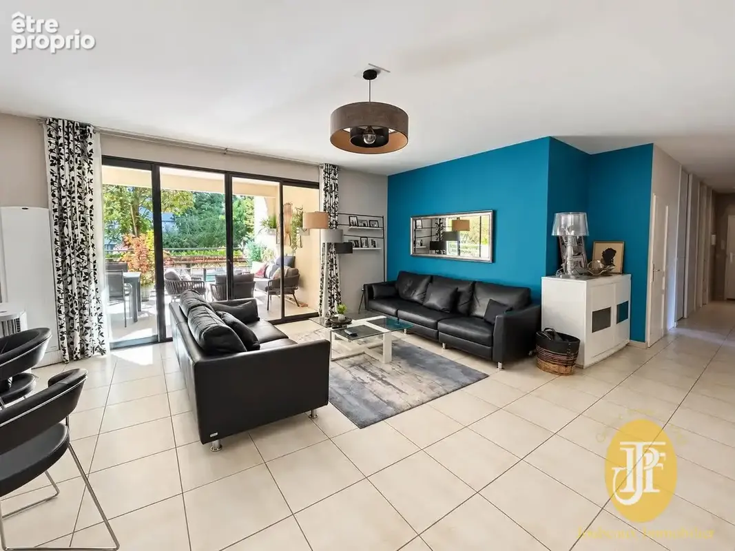 Rare Appartement - 110.82 m2- 4 pièces Centre ville - photo 3