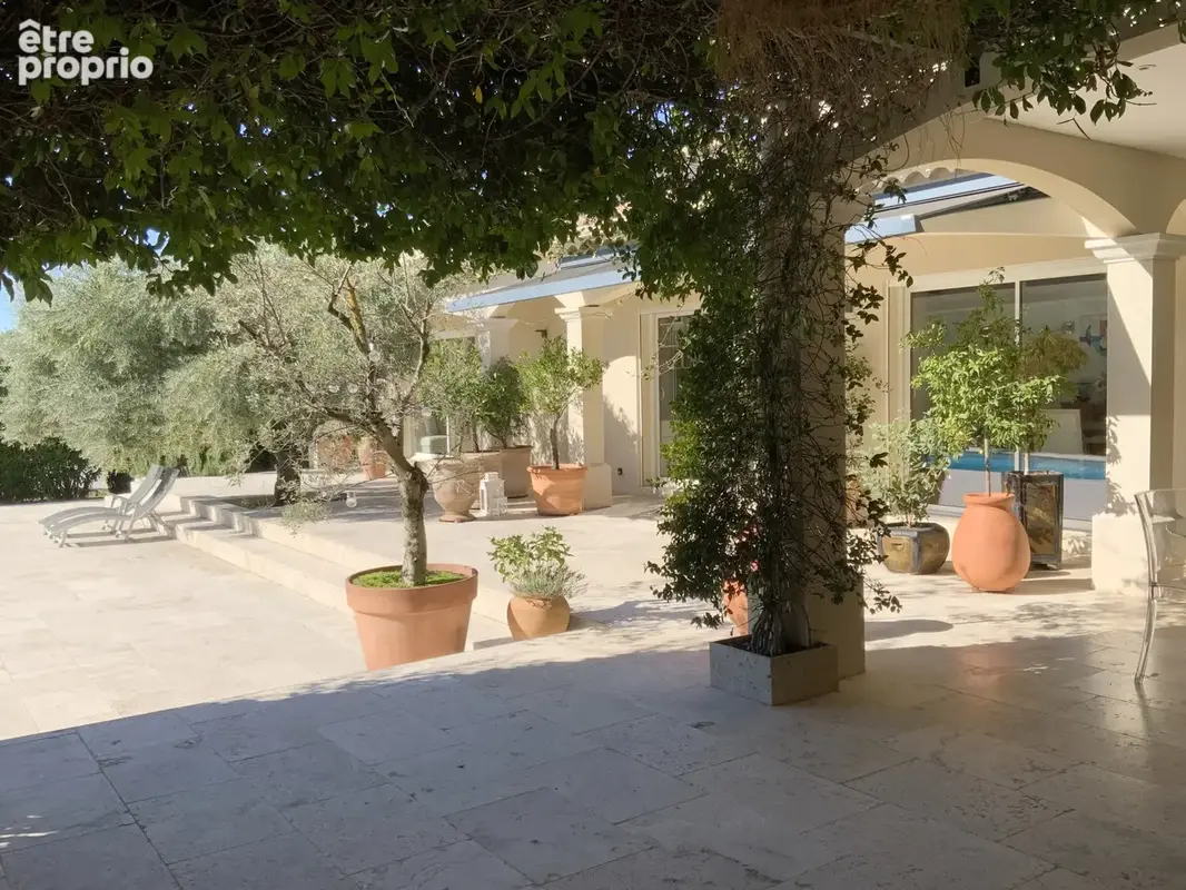 Propriété de plain pied, terrain arboré avec piscine à quelques minutes d'Uzès. - photo 12