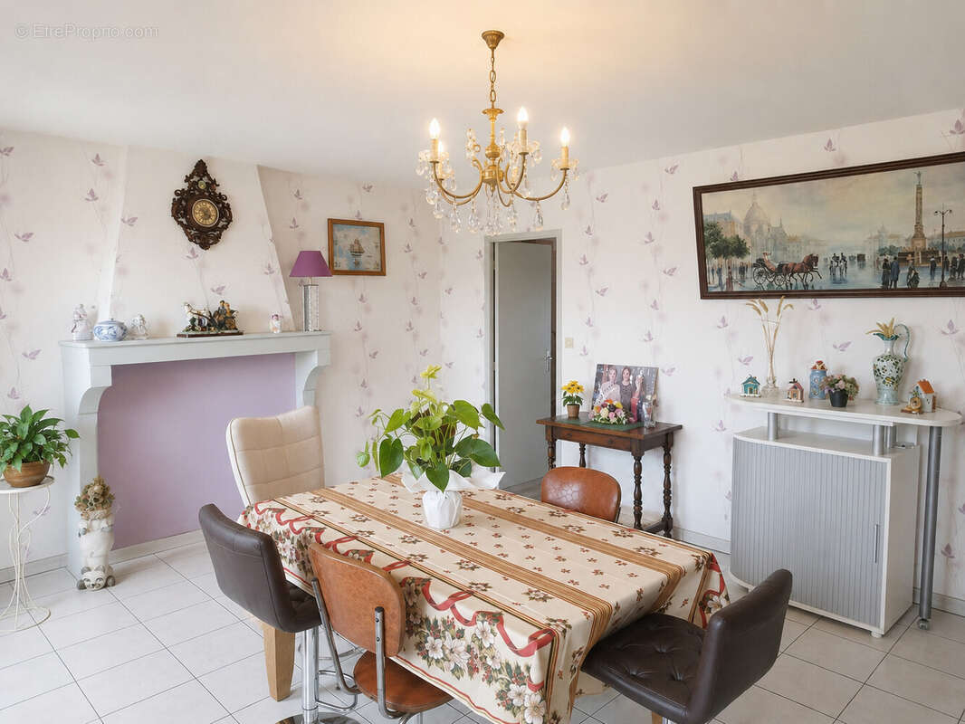 Salle de séjour - Maison à GERGY