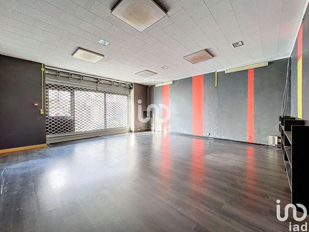 Photo 2 - Commerce à LA MOUILLE