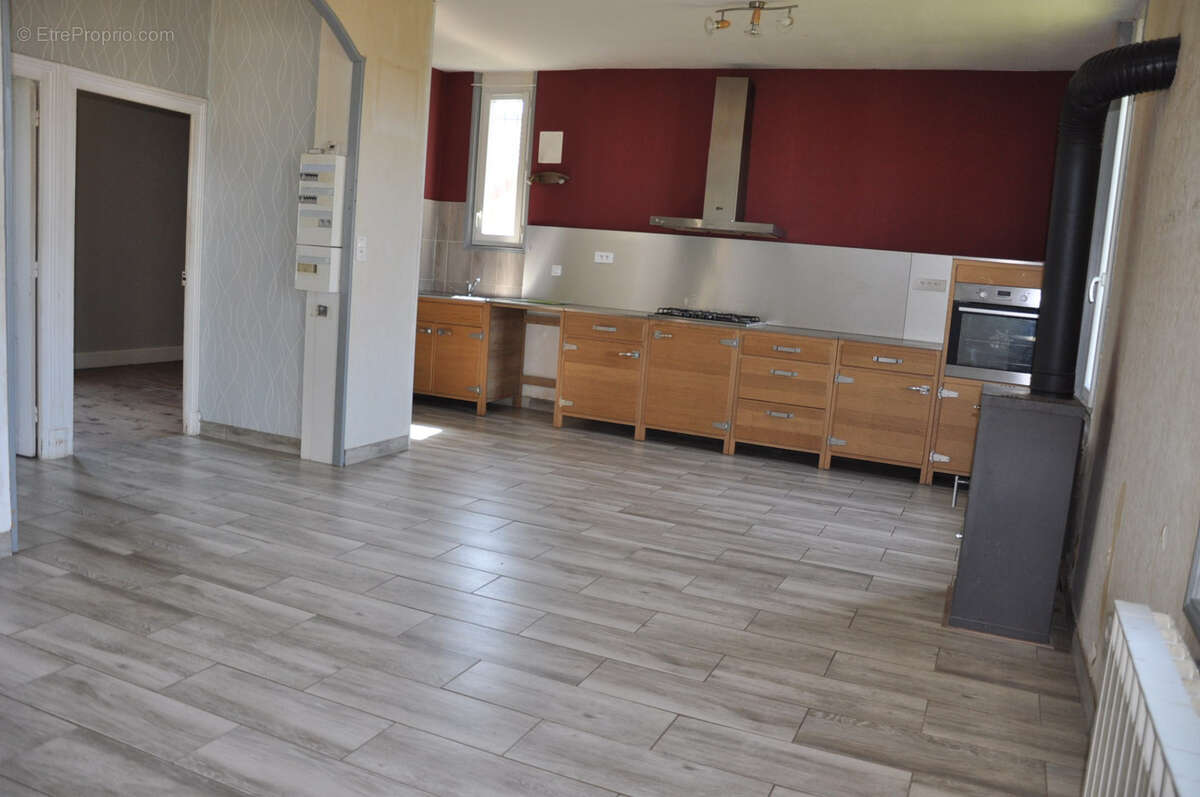 Belle maison des années 30, proche des commodités, terrain de 2120 m2 - photo 2