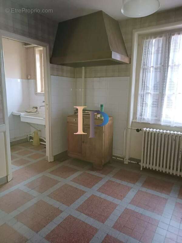 Maison à POUILLY-SOUS-CHARLIEU