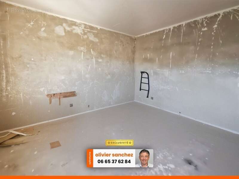 Maison à SAINT-GENES-CHAMPANELLE