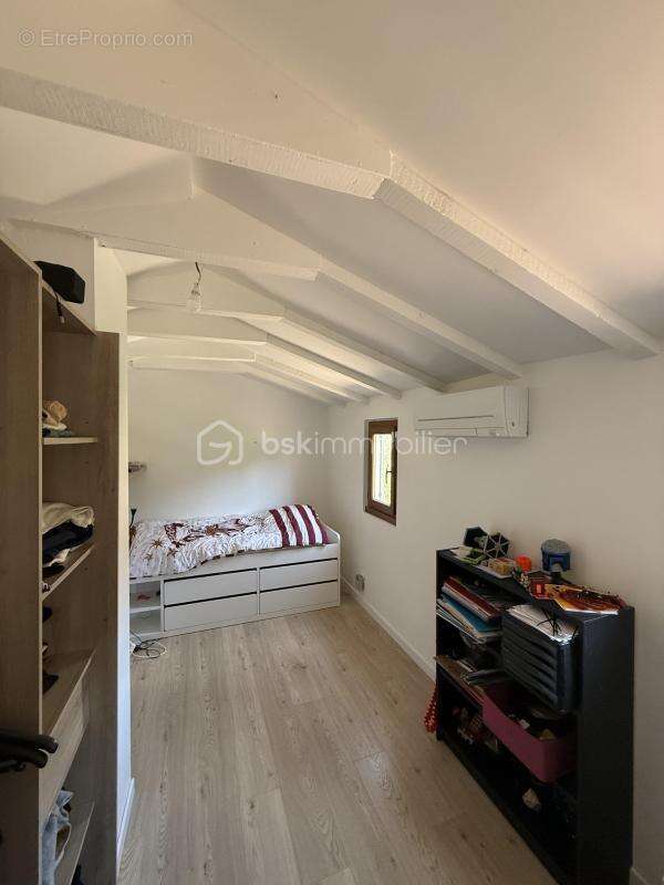 Propriété d'Exception - Quartier Résidentiel de PÉLISSANNE (DEPT13) - Villa Type 8 - 170 m2 - Terrain Arboré,Sécurisé - 1500M2 - - photo 20