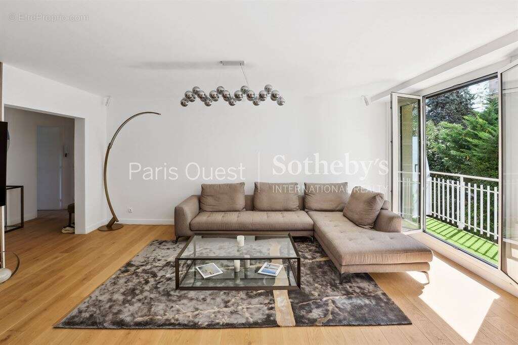 Appartement à NEUILLY-SUR-SEINE