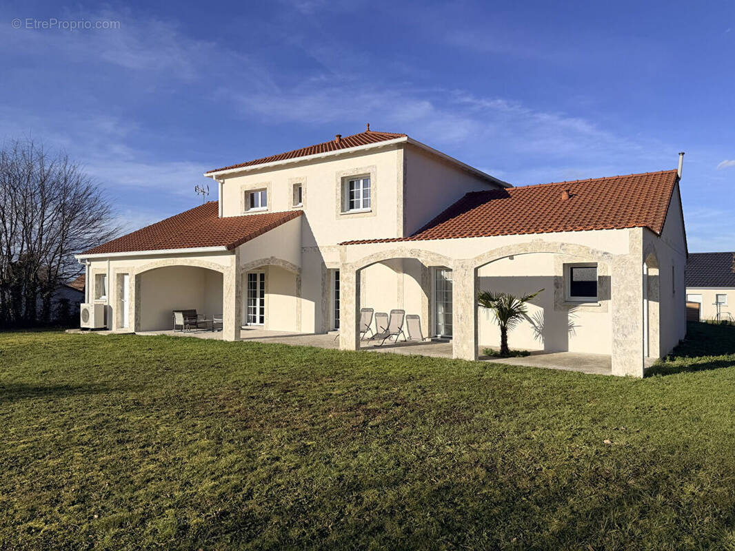 Maison à SAINT-VICTOR