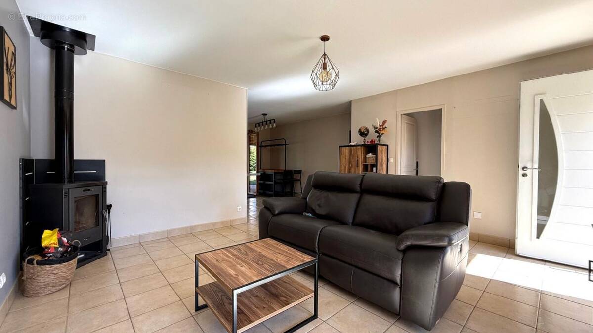 Maison à SAINT-NAUPHARY